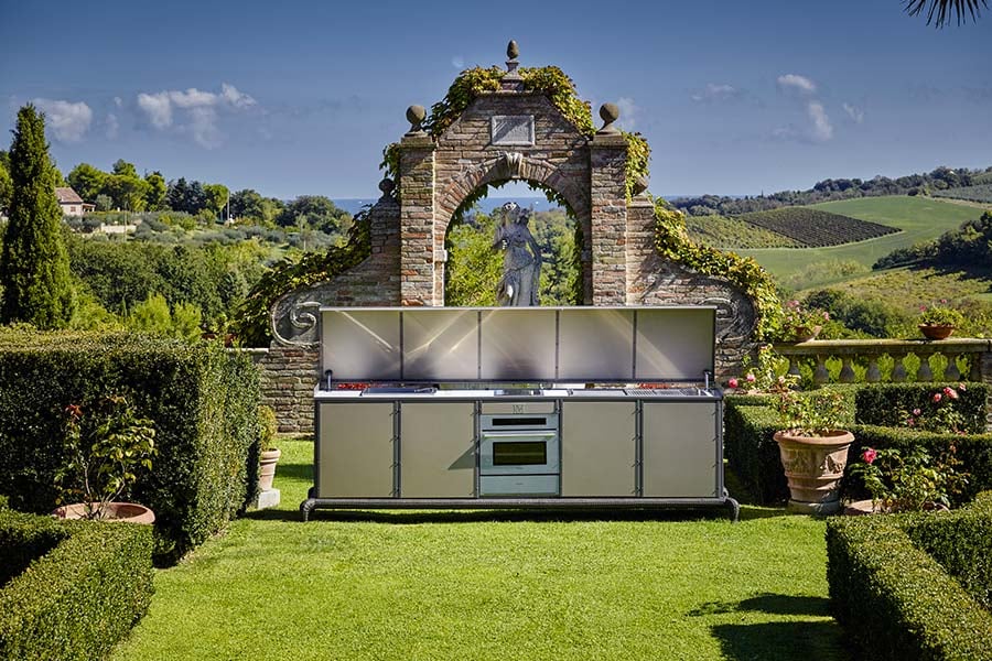 Top 7 benefits of a linear outdoor kitchen